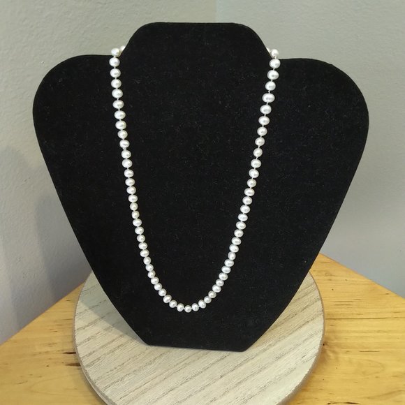 17 inch strand Genuine pearls newly restrung gold filled safety clasp pristine - Picture 13 of 13